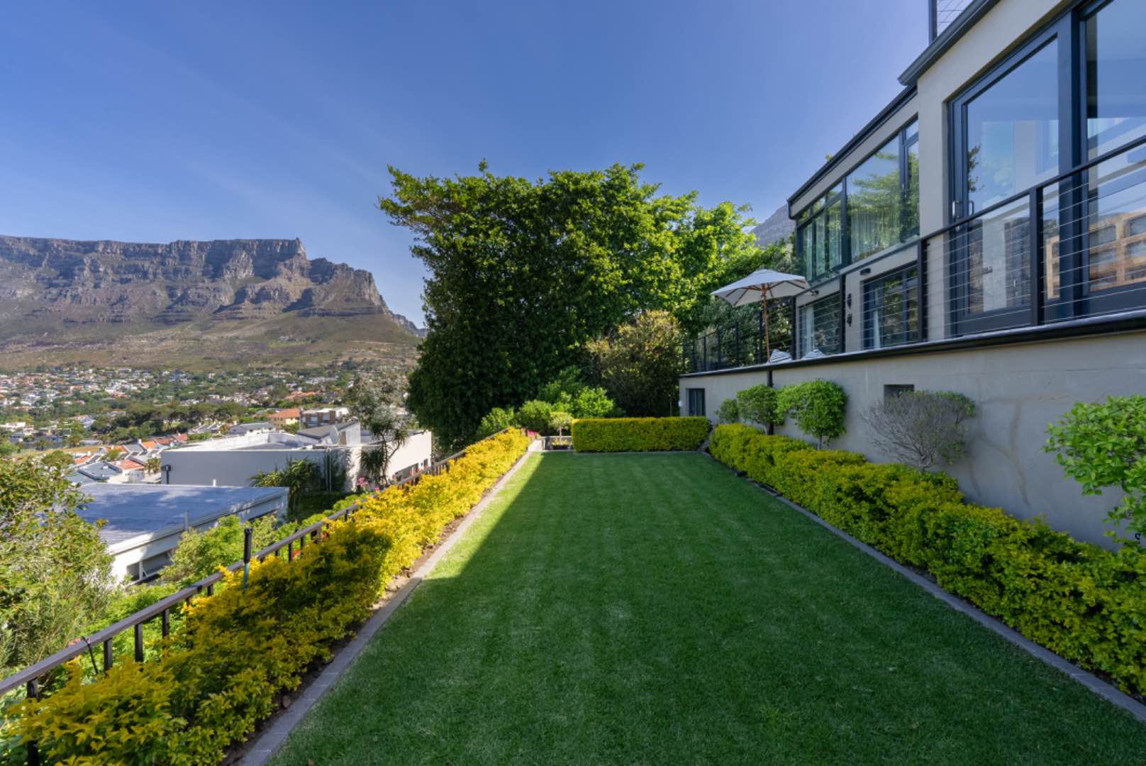 4 Bedroom Property for Sale in Tamboerskloof Western Cape